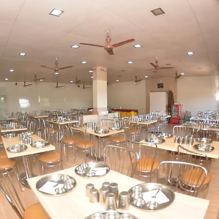 酒店 Gujarat Bhavan 3*