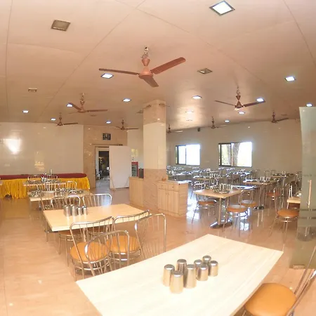 酒店 Gujarat Bhavan 3*