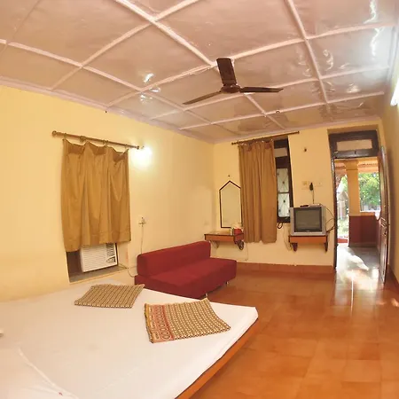 Gujarat Bhavan 3*
